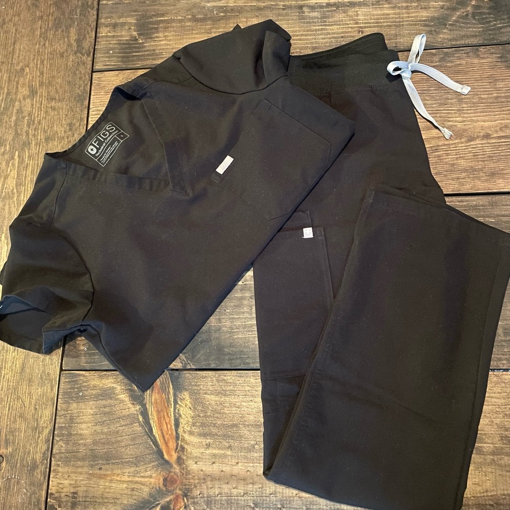 Figs Black Scrub Set